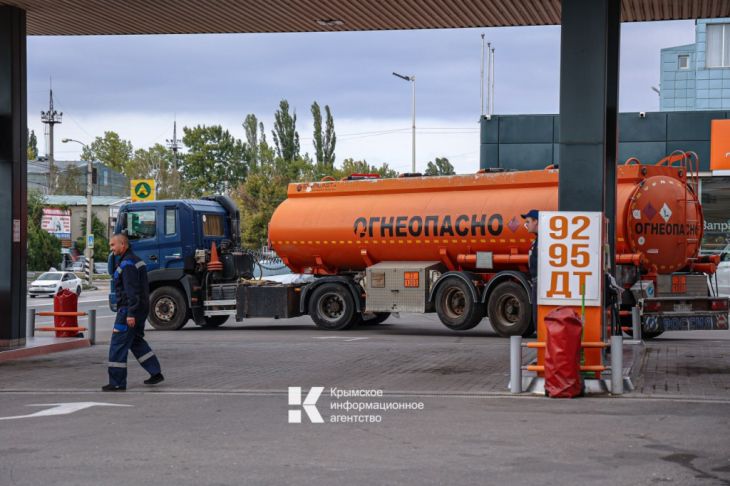 Куда в Крыму завезли бензин 11 июля: адреса АЗС